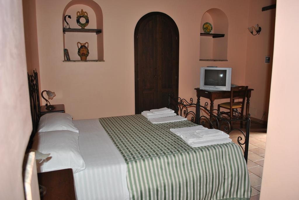 Agriturismo Borgo San Nicolao 란다조 외부 사진
