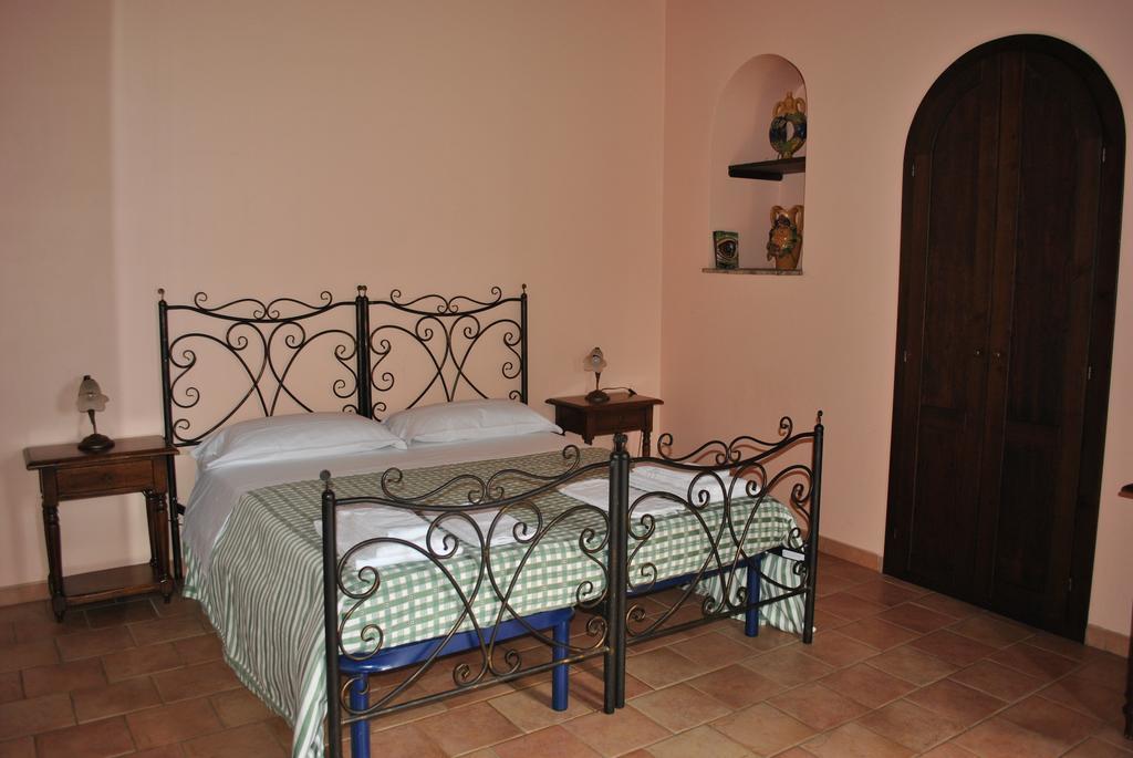 Agriturismo Borgo San Nicolao 란다조 외부 사진