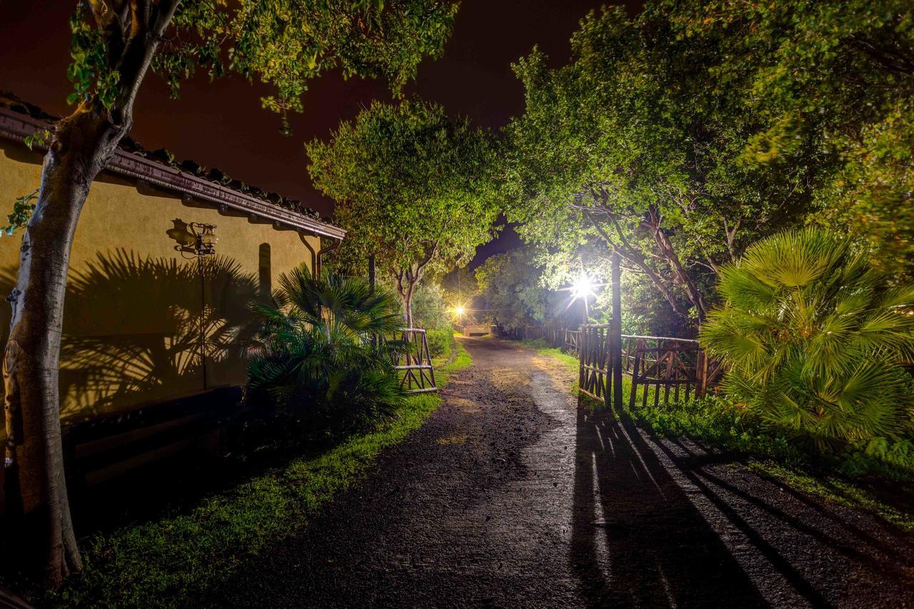Agriturismo Borgo San Nicolao 란다조 외부 사진